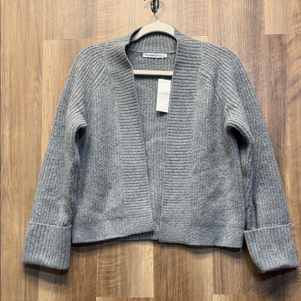 ABERCROMBIE CROPPED CARDIGAN